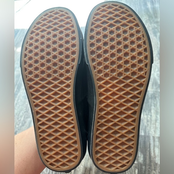 Women’s size 7.5 Vans - Picture 3 of 4